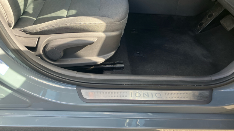 Hyundai IONIQ 1.6 GDi Hybrid Premium 5dr DCT Hybrid Hatchback